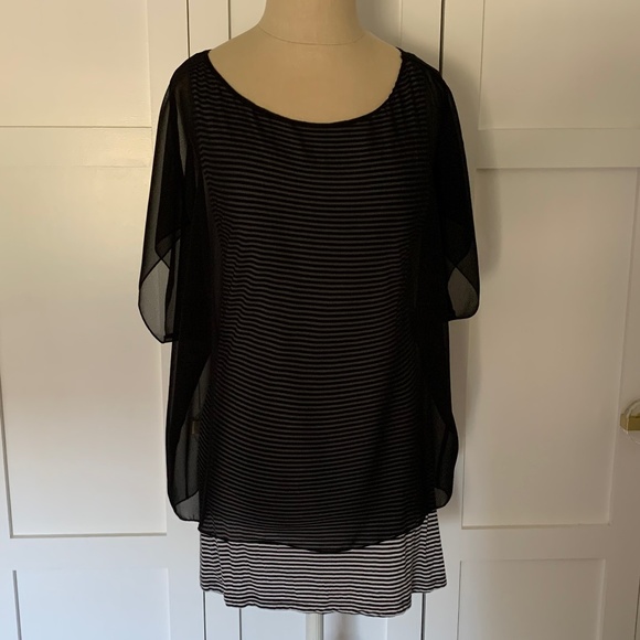 EXPRESS CHIFFON OVERLAY TEE - Picture 2 of 9